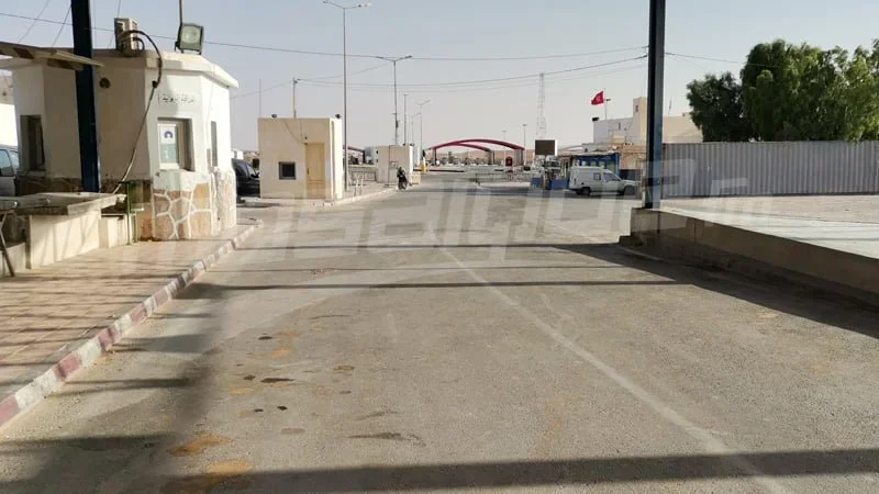ذهيبة: غلق الطريق نحو المعبر للمطالبة باسترجاع قطيع إبل