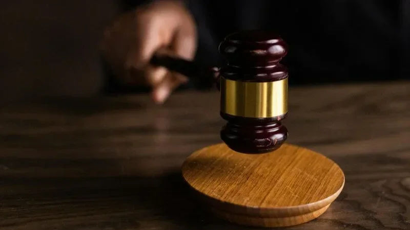 السجن بين 10 و22 سنة لشبكة تدليس أختام السلط العمومية والوثائق الرسمية