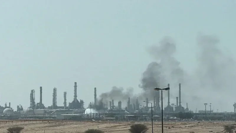 الحوثيون يهددون باستهداف أرامكو ومطار ومصفاة الرياض في حال قصف صنعاء