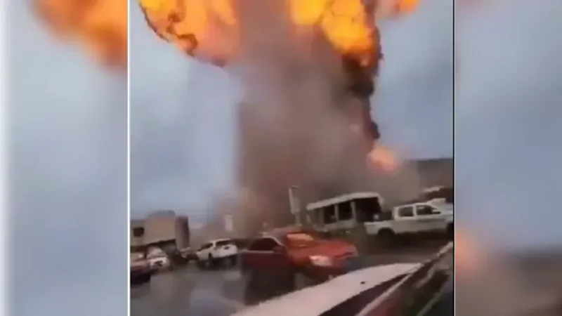 غارات جوية على صنعاء بعد دعوة لإخلاء محطة نفط