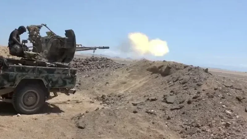 القوات المسلحة اليمنية تستهدف مواقع وتحشيدات الحوثيين في مأرب والجوف