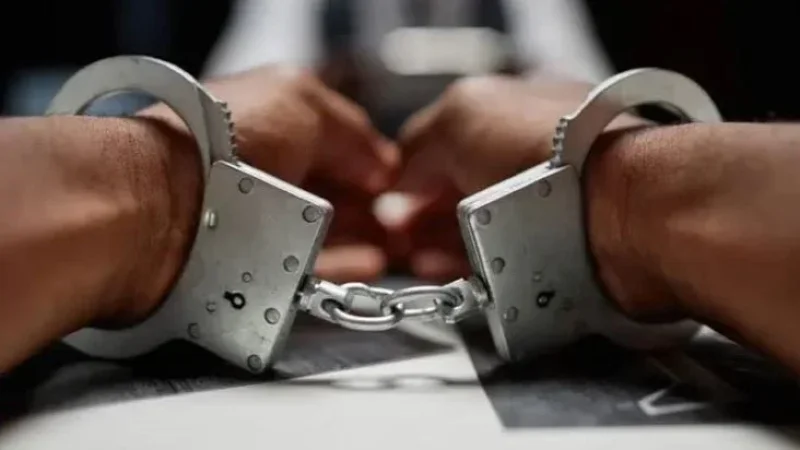 تحويل وجهة فتاة بسكين واغتصابها والأمن يُطيح بالجاني