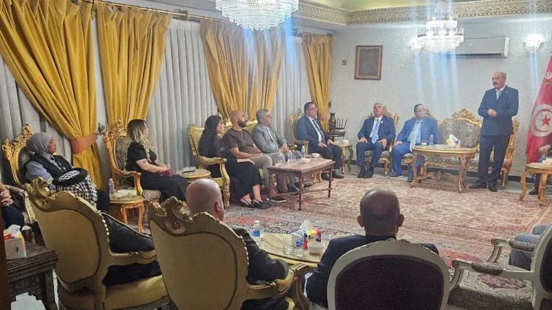 وزير الخارجية يلتقي في بغداد ثلة من أفراد الجالية التونسية