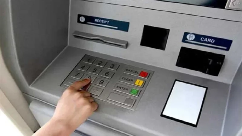 أريانة: الإطاحة بمجرم تخصص في سرقة أموال مواطنين من موزعات بنكية
