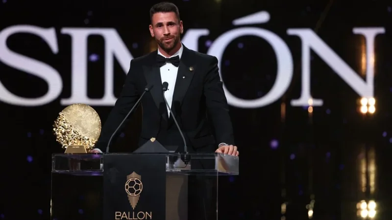 أوناي سيمون يحرز جائزة 'ليف ياشين' لأفضل حارس في العالم