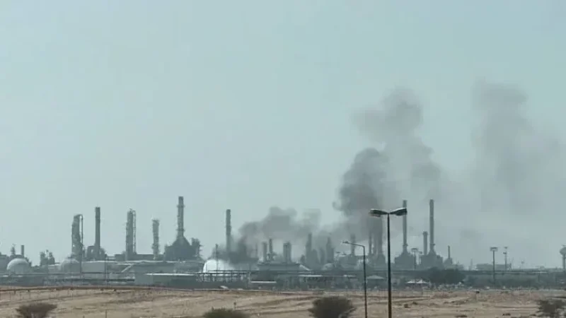 الحوثيون يعلنون استهداف طائرتين عسكريتين في جنوب السعودية
