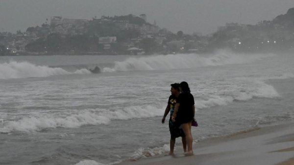 Mexique: Le puissant ouragan Otis touche terre à Acapulco