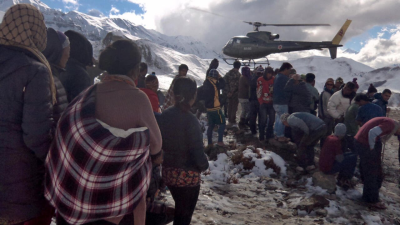 عواصف عنيفة وانهيار ثلجي في جبال الهيمالايا يودي بحياة تسعة أشخاص عواصف عنيفة وانهيار ثلجي في جبال الهيمالايا يودي بحياة تسعة أشخاص