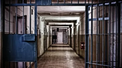 الإحتفاظ بأربع فتيات سلبن تلميذة وعنّفنها حدّ الإغماء الإحتفاظ بأربع فتيات سلبن تلميذة وعنّفنها حدّ الإغماء