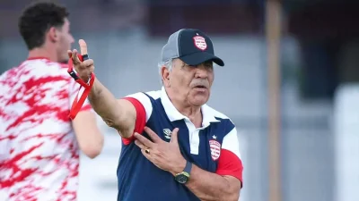 النادي الافريقي: فوزي البنزرتي يمنح 9 أيام للاعبين قبل العودة للتمارين النادي الافريقي: فوزي البنزرتي يمنح 9 أيام للاعبين قبل العودة للتمارين