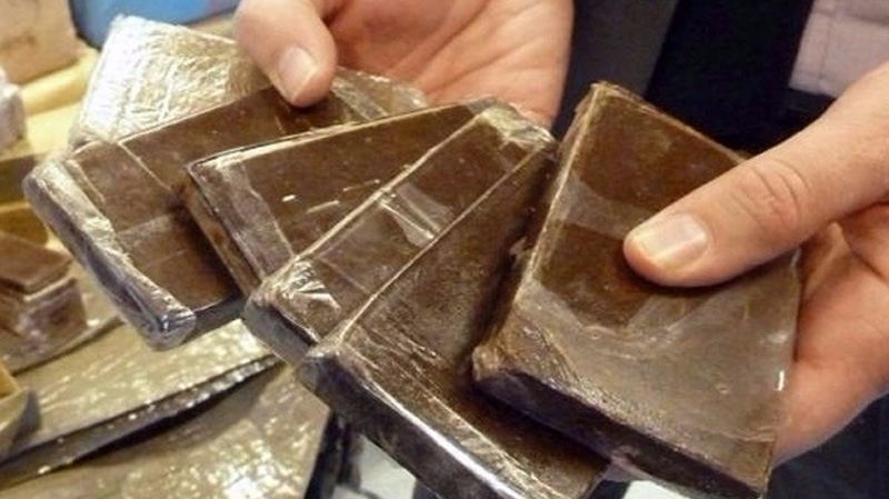 القلعة الكبرى: القبض على 6 اشخاص وحجز كمية من الزطلة اثر مداهمة منزل