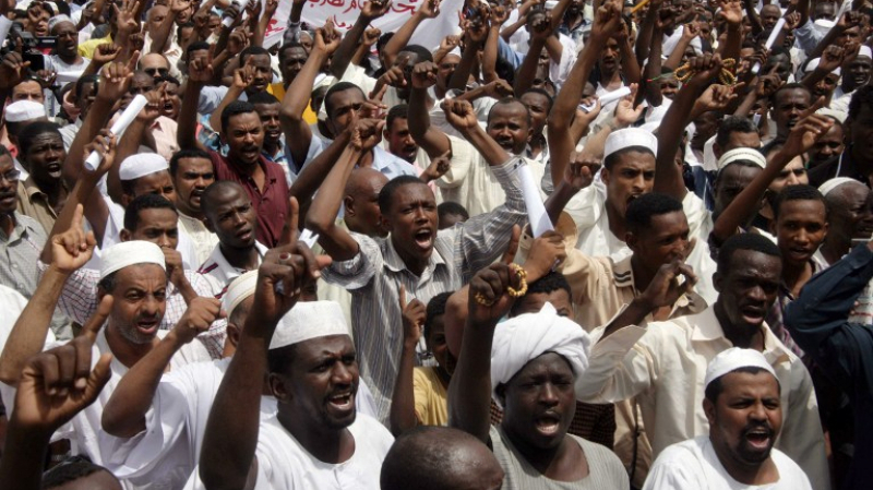 بعد مقتل طالب بتظاهرات الخبز: السلطات السودانية تعلّق الدّروس