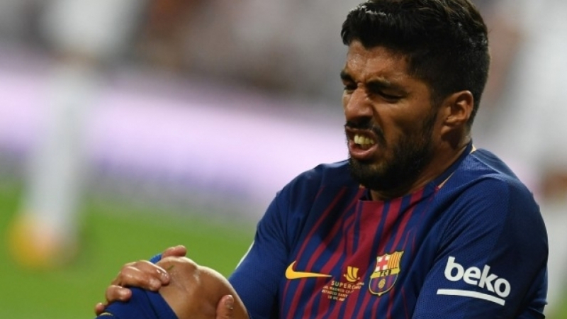 نادي برشلونة: سواريز يخضع لجراحة ويغيب لمدّة تصل 6 أسابيع نادي برشلونة: سواريز يخضع لجراحة ويغيب لمدّة تصل 6 أسابيع