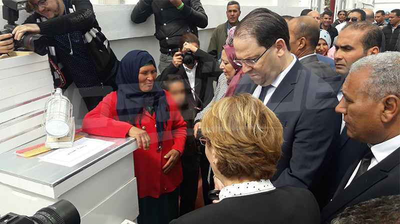 رئيس الحكومة يدشّن ''مركز إشعاع الفتاة الريفية'' في فرنانة رئيس الحكومة يدشّن ''مركز إشعاع الفتاة الريفية'' في فرنانة
