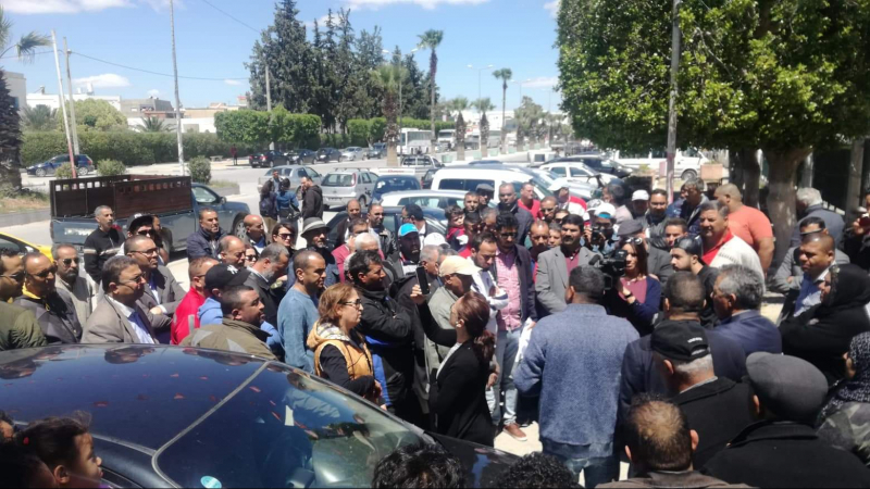 خلف القضبان بسبب تدوينة:وقفة مساندة لجريح الرش أيمن البهلي خلف القضبان بسبب تدوينة:وقفة مساندة لجريح الرش أيمن البهلي