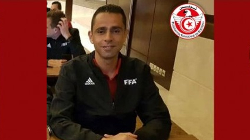 الحكم المساعد أنور هميلة في نهائي كأس الإتحاد الإفريقي الحكم المساعد أنور هميلة في نهائي كأس الإتحاد الإفريقي