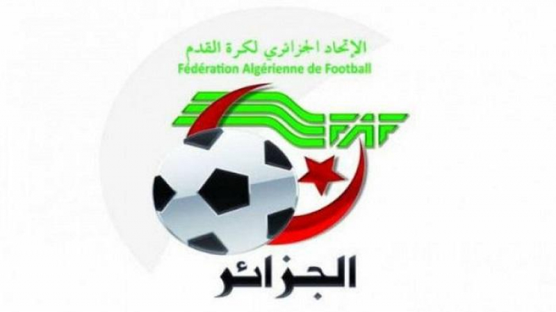 الكاف تفرض غرامة مالية بـ10 آلاف دولار على الاتحاد الجزائري لكرة القدم الكاف تفرض غرامة مالية بـ10 آلاف دولار على الاتحاد الجزائري لكرة القدم