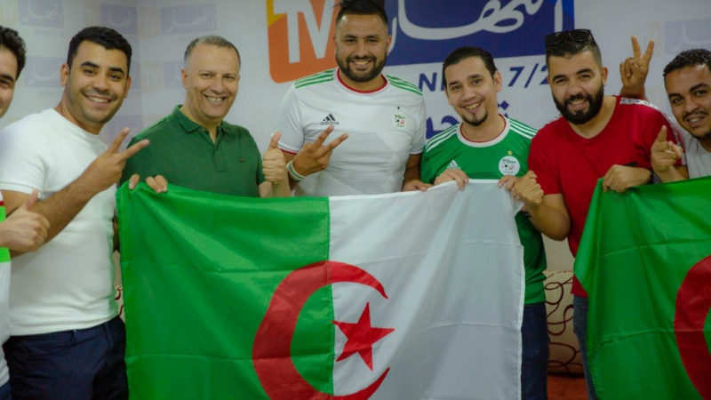 الصحفيون الجزائريون بقميص الخضر الصحفيون الجزائريون بقميص الخضر