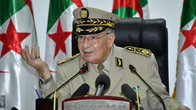 قائد الجيش الجزائري يطالب بتحديد تاريخ الانتخابات الرئاسية قائد الجيش الجزائري يطالب بتحديد تاريخ الانتخابات الرئاسية