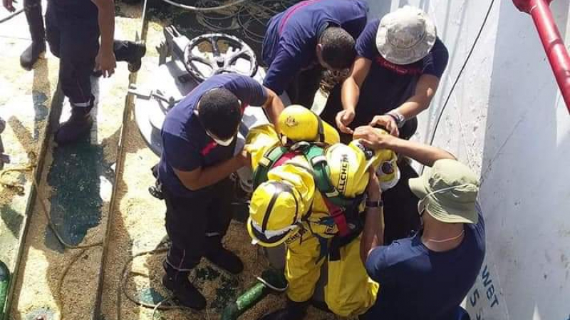 الحماية تنجح في إنتشال جثتين داخل مخزن باخرة جزائرية في بنزرت الحماية تنجح في إنتشال جثتين داخل مخزن باخرة جزائرية في بنزرت