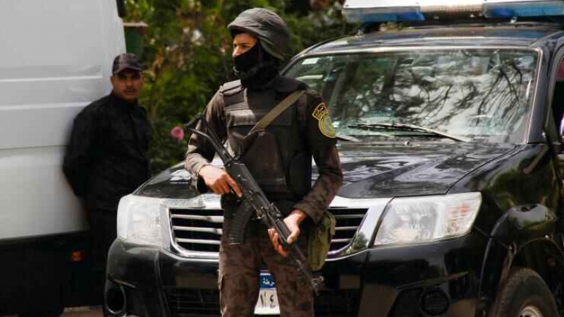 مقتل 3 أمنيين بـ'رصاص مجهولين' في القاهرة مقتل 3 أمنيين بـ'رصاص مجهولين' في القاهرة