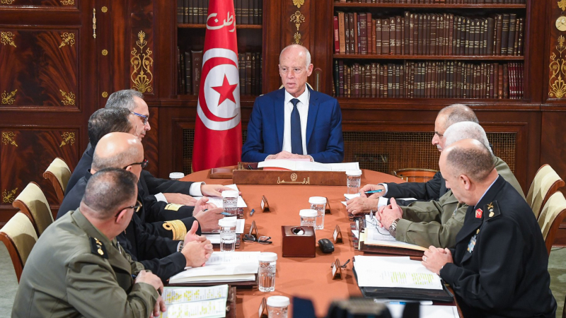 رئيس الجمهورية يشرف على اجتماع المجلس الأعلى للجيوش رئيس الجمهورية يشرف على اجتماع المجلس الأعلى للجيوش