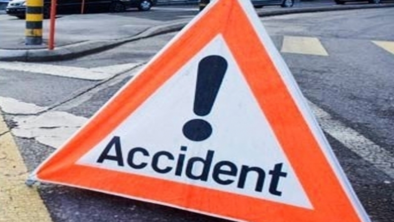 إصابة 12 شخصا إثر تصادم سيارتي أجرة إصابة 12 شخصا إثر تصادم سيارتي أجرة