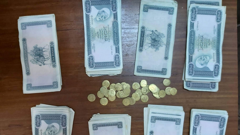 القصرين: حجز عملة ليبية قديمة وقطع نقدية كانت ستسخدم في عمليات تحيّل القصرين: حجز عملة ليبية قديمة وقطع نقدية كانت ستسخدم في عمليات تحيّل