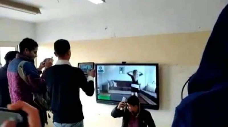 إقالة مدير مدرسة وفصل 22 تلميذا... بسبب راقصة راقصة