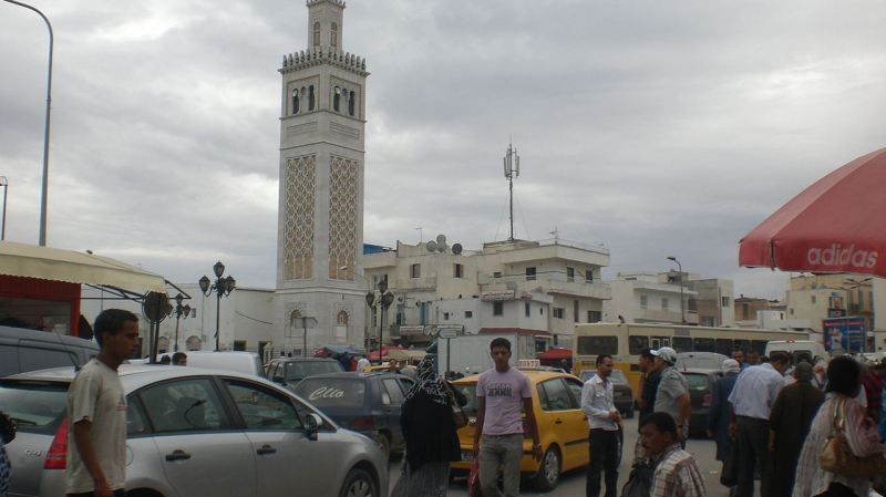 قذيفة من الحرب العالمية وسط القمامة في باب الجزيرة ! قذيفة من الحرب العالمية وسط القمامة في باب الجزيرة !