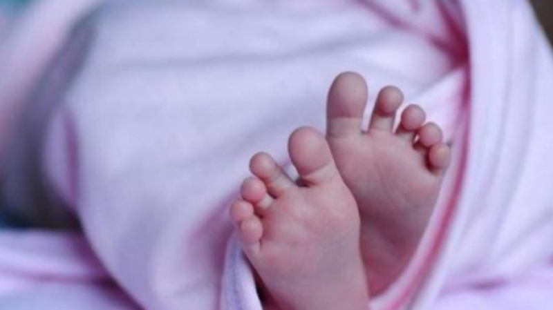 مواطنة توجّه نداء إلى وزير الصحّة لإنقاذ رضيعتها مواطنة توجّه نداء إلى وزير الصحّة لإنقاذ رضيعتها