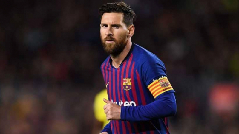 ميسي يضع حدا للانتقادات ويعلن خفض 70% من رواتب لاعبي برشلونة