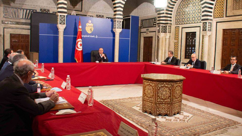 إلياس الفخفاخ يشرف على جلسة عمل مع عدد من الخبراء الاقتصاديين إلياس الفخفاخ يشرف على جلسة عمل مع عدد من الخبراء الاقتصاديين