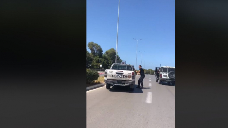 أمنيون وعسكريون معزولون توجّهوا لمقابلة قيس سعيد والأمن يتدخل أمنيون وعسكريون معزولون توجّهوا لمقابلة قيس سعيد والأمن يتدخل
