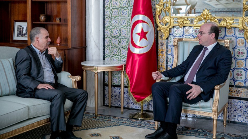 التشغيل الهشّ لعملة الحضائر والمدرسين النواب في لقاء الفخفاخ بالطبوبي التشغيل الهشّ لعملة الحضائر والمدرسين النواب في لقاء الفخفاخ بالطبوبي