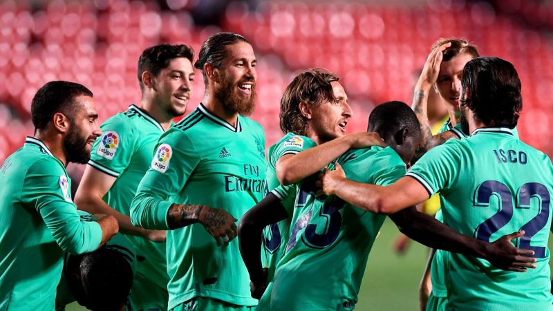 ريال مدريد يطيح بغرناطة ويقترب من تحقيق لقب الليغا ريال مدريد يطيح بغرناطة ويقترب من تحقيق لقب الليغا