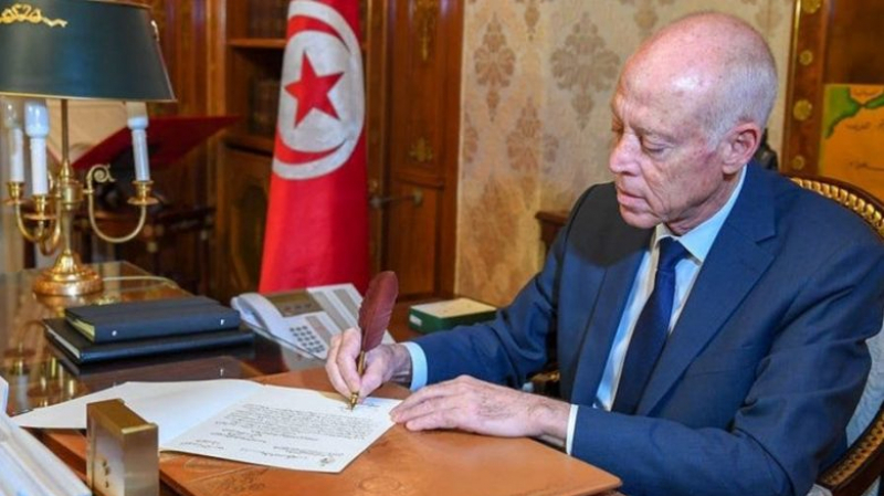 رئيس الجمهورية يوجه برقية تعزية الى عائلة الفقيد أحمد بن صالح رئيس الجمهورية يوجه برقية تعزية الى عائلة الفقيد أحمد بن صالح