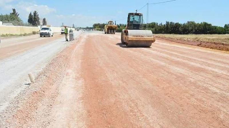نابل: فتح طريق غير قانونية من طرف رئيس بلدية! نابل: فتح طريق غير قانونية من طرف رئيس بلدية!