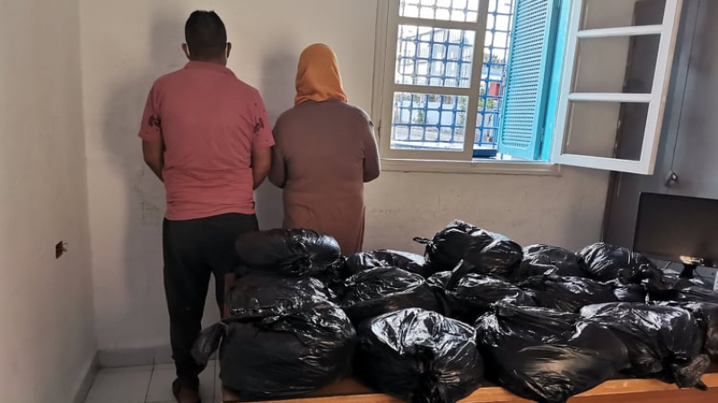 الحمامات: يستعمل والدته وزوجته لتهريب المعسل.. الحمامات: يستعمل والدته وزوجته لتهريب المعسل..
