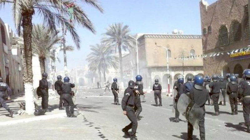 مواجهات عنيفة بين عسكريين سابقين والشرطة الجزائرية مواجهات عنيفة بين عسكريين سابقين والشرطة الجزائرية