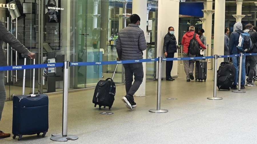 بريطانيا تتراجع عن فتح السفر مع فرنسا بريطانيا تتراجع عن فتح السفر مع فرنسا