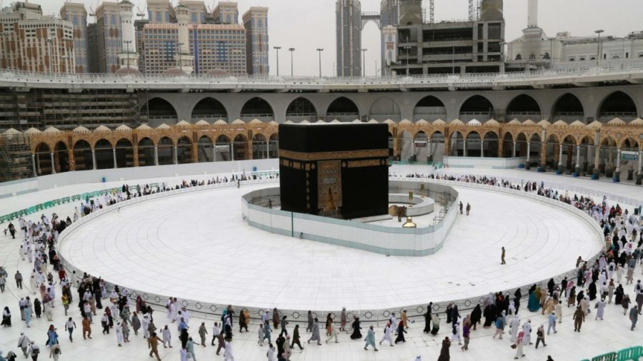 السعودية ستستأنف تدريجيا العمرة للملقحين الوافدين من دول العالم السعودية ستستأنف تدريجيا العمرة للملقحين الوافدين من دول العالم