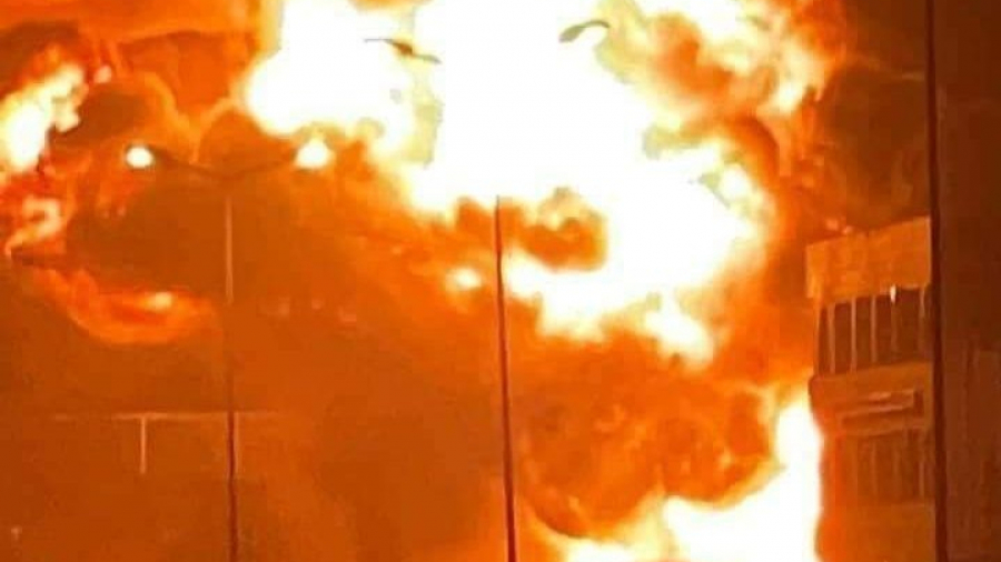 حرائق الجزائر.. انفجار محطة بنزين يودي بحياة أسرة بأكملها حرائق الجزائر.. انفجار محطة بنزين يودي بحياة أسرة بأكملها
