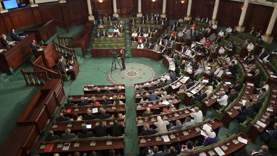 نائب عن التيار الديمقراطي يؤكد منعه من السفر نائب عن التيار الديمقراطي مجمدة عضويته يؤكد منعه من السفر