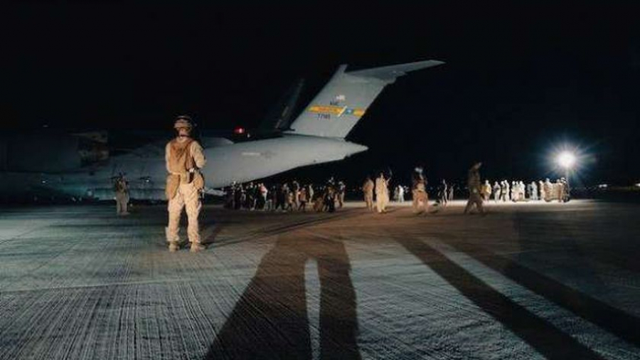 حتى لا تقع بيد طالبان: الجيش الأمريكي يُدمّر طائرات ومدرّعات في كابول حتى لا تقع بيد طالبان: الجيش الأمريكي يُدمّر طائرات ومدرّعات في كابول