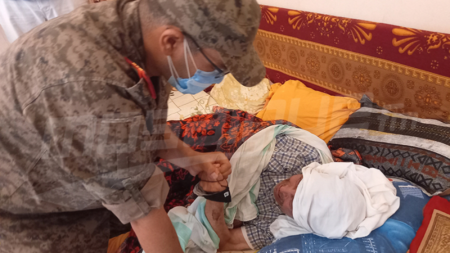 الصحة العسكرية تبدأ حملة تلقيح في قفصة الصحة العسكرية تبدأ حملة تلقيح في قفصة