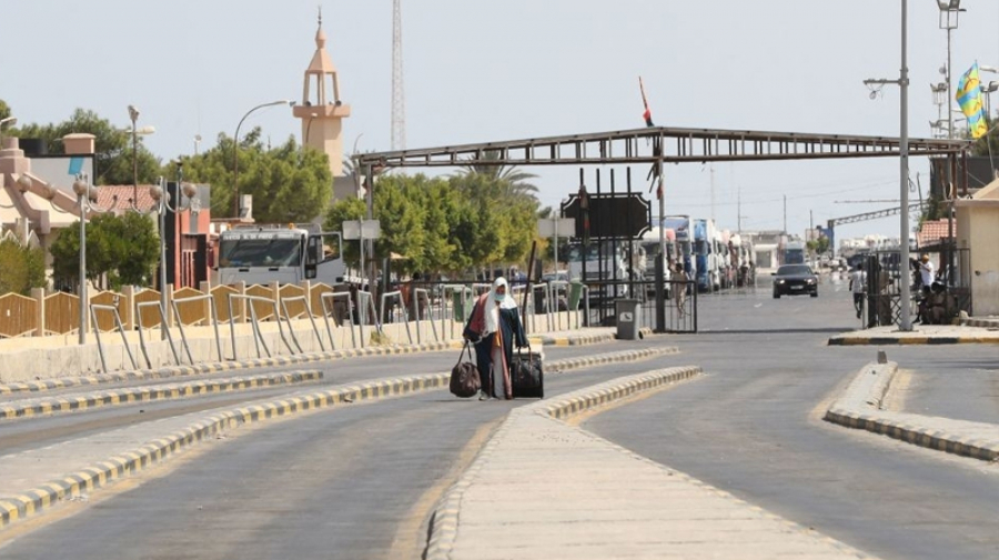معبر رأس جدير: تجّار يحتجون بسبب البروتوكول الصحي معبر رأس جدير: تجّار يحتجون بسبب البروتوكول الصحي