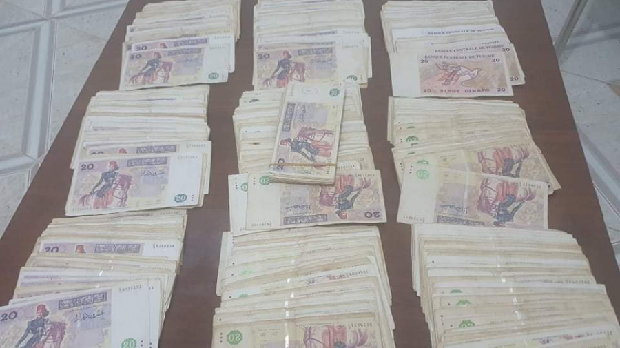 بوحجلة: حجز نقود مزيّفة وقطعة أثرية بوحجلة: حجز نقود مزيّفة وقطعة أثرية