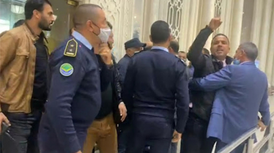 حادثة المطار: القضاء العسكري يستنطق اليوم سيف الدين مخلوف حادثة المطار: القضاء العسكري يستنطق اليوم سيف الدين مخلوف