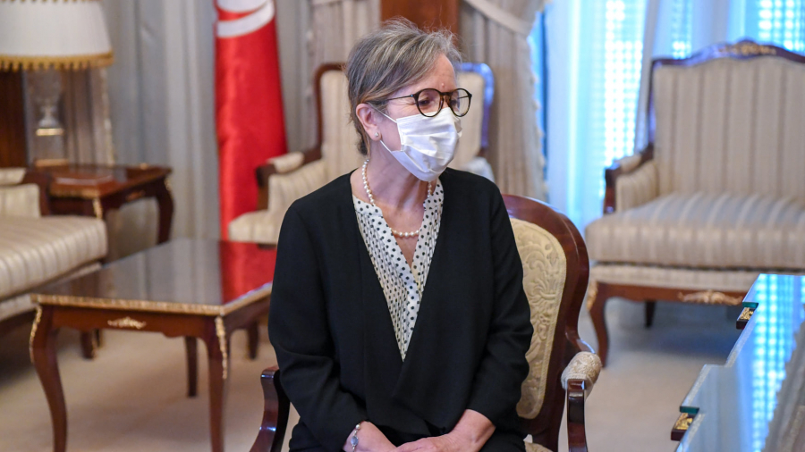 في جلسة نسائية جدا، هلاّ علمت نجلاء بودن عن أمل التونسيات فيها... هلاّ علمت نجلاء بودن عن أمل التونسيات فيها؟